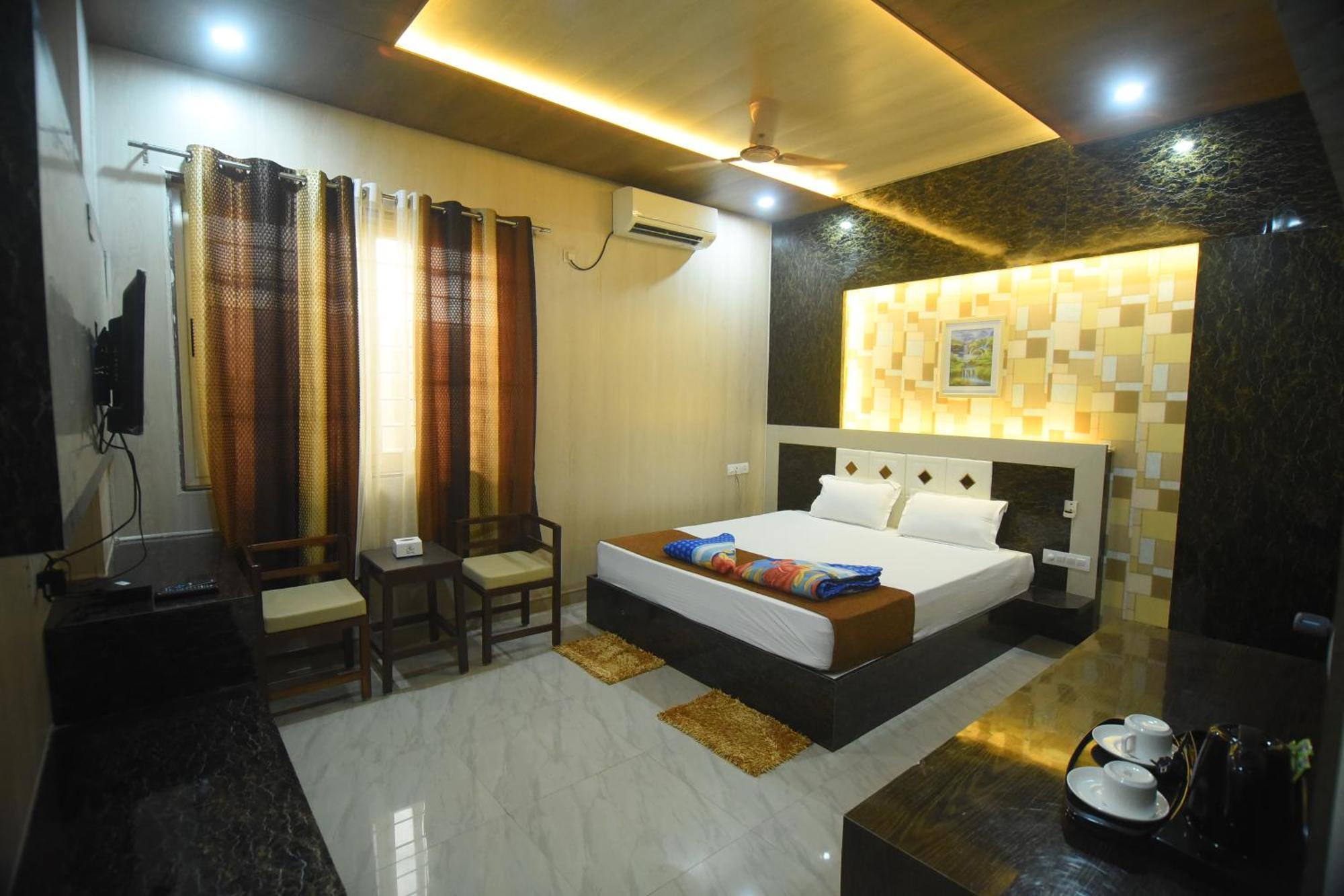 R Empire Revtree Otel Dāvangere Dış mekan fotoğraf