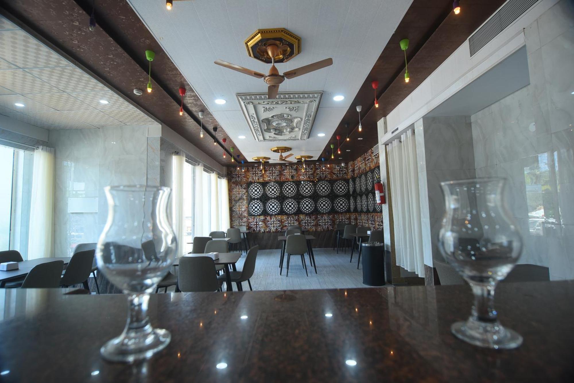 R Empire Revtree Otel Dāvangere Dış mekan fotoğraf