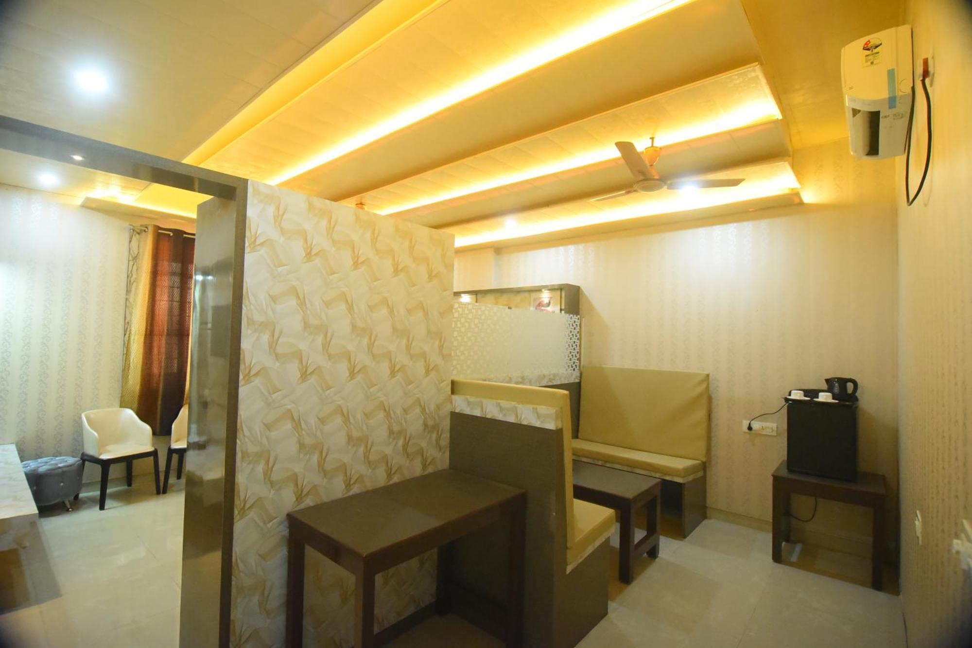R Empire Revtree Otel Dāvangere Dış mekan fotoğraf