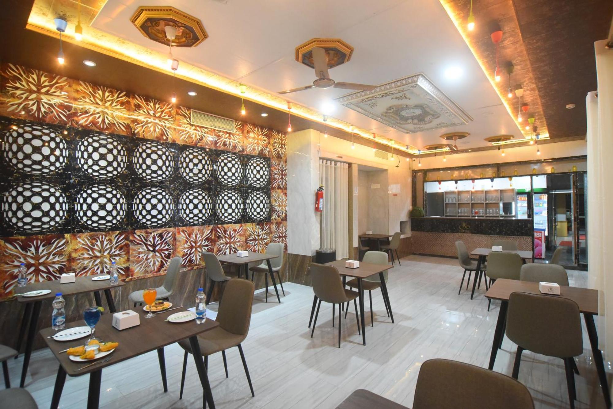 R Empire Revtree Otel Dāvangere Dış mekan fotoğraf