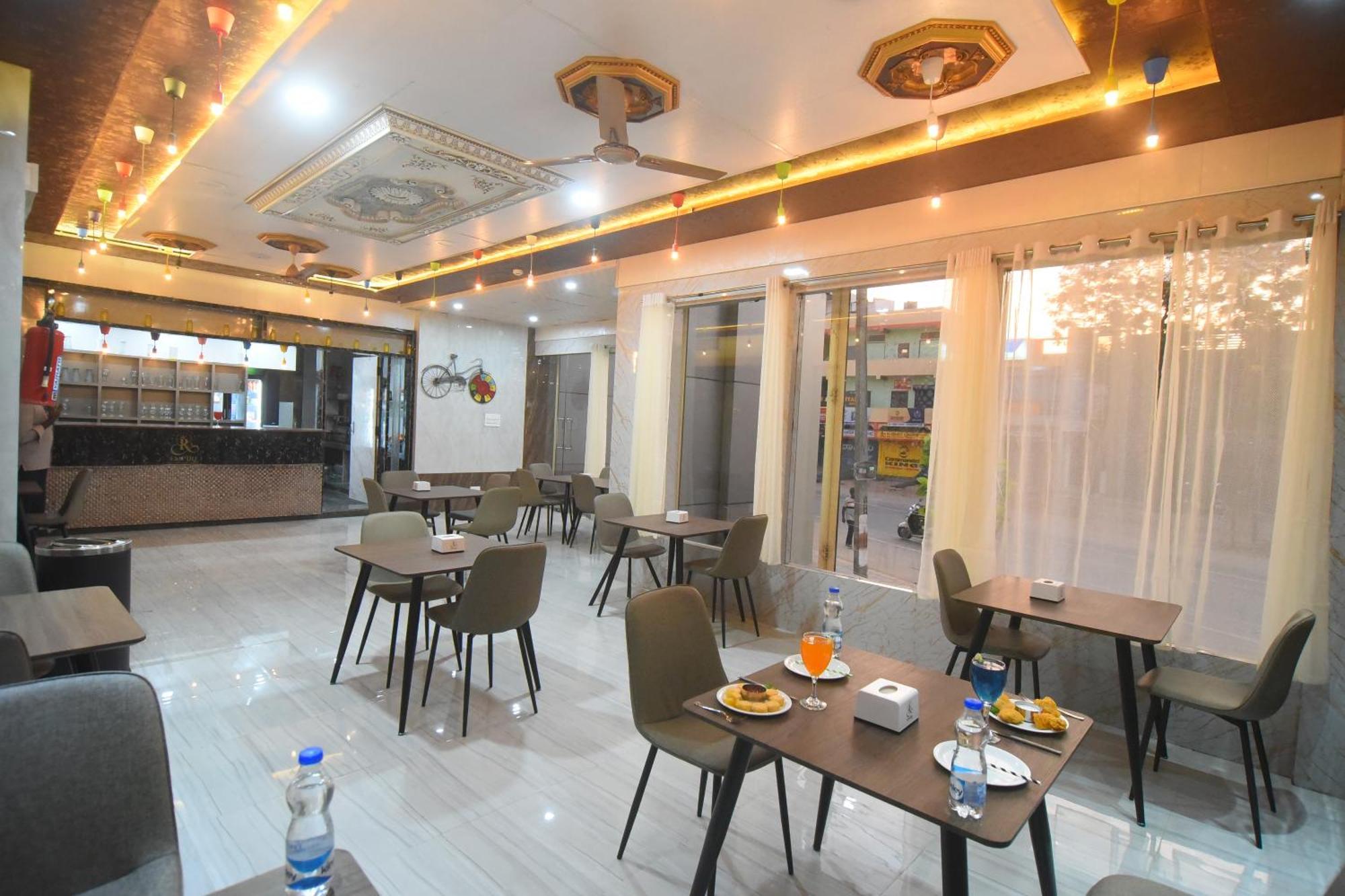 R Empire Revtree Otel Dāvangere Dış mekan fotoğraf