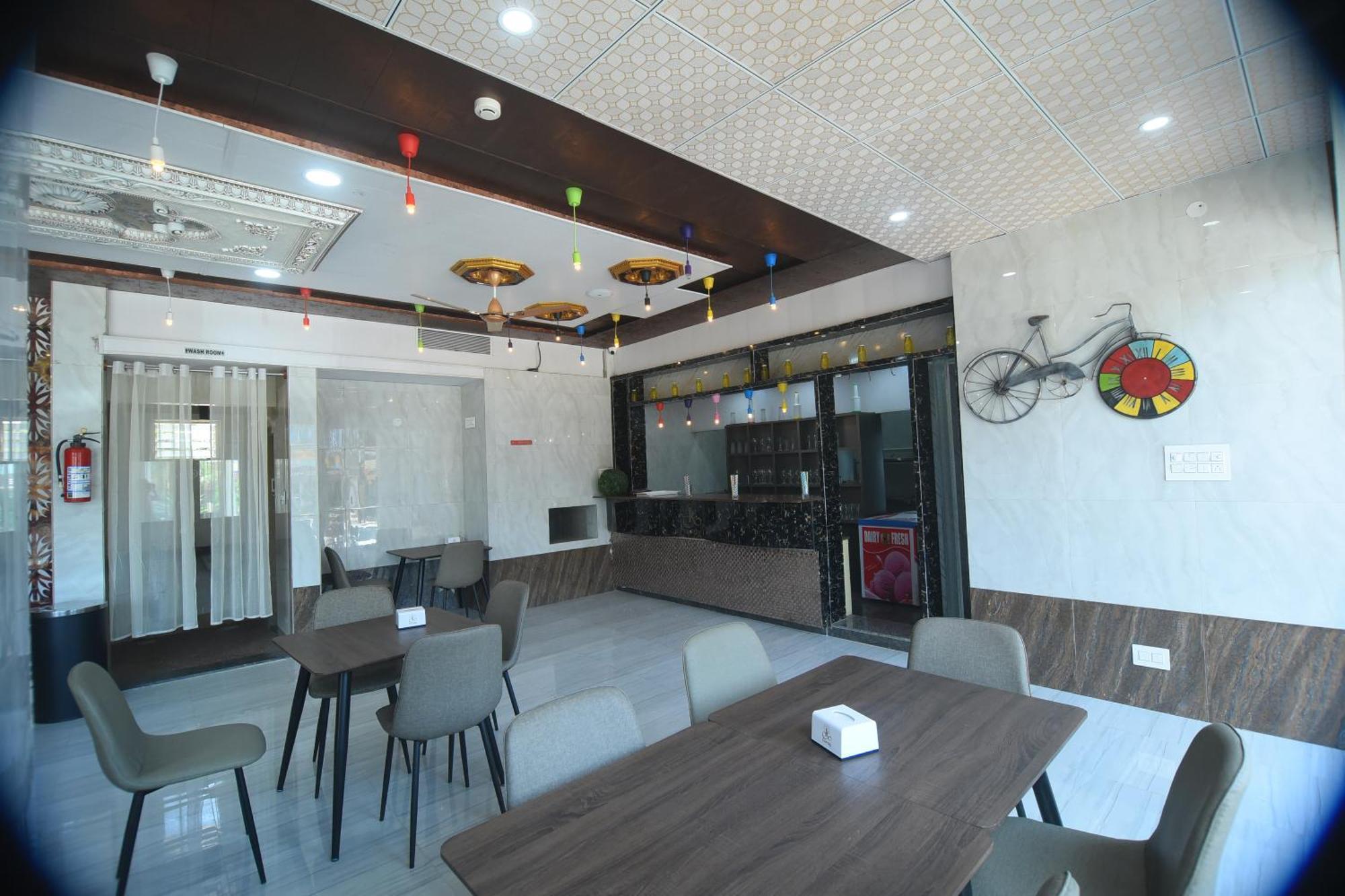 R Empire Revtree Otel Dāvangere Dış mekan fotoğraf